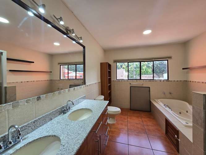 Casa en alquiler cumbres de cuscatlan santa elena en privado 