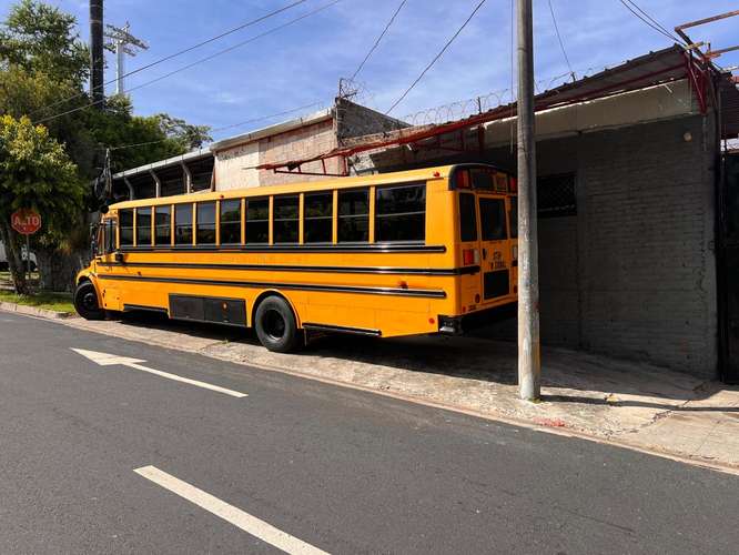 Bus Freighliner 13 filas de asientos más motorista motor Cummins Rojo frenos de aire 