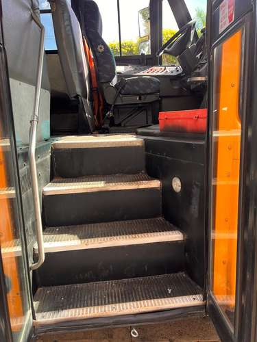 Bus Freighliner 13 filas de asientos más motorista motor Cummins Rojo frenos de aire 