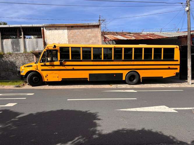 Bus Freighliner 13 filas de asientos más motorista motor Cummins Rojo frenos de aire 