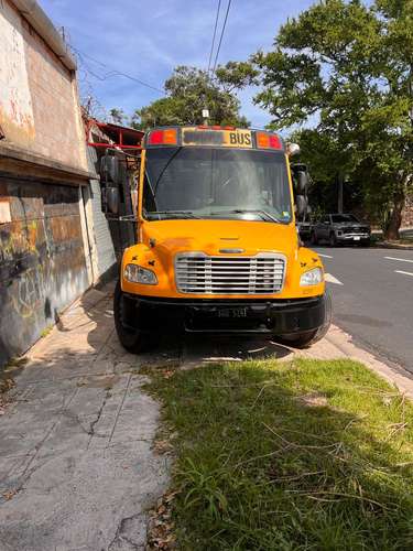 Bus Freighliner 13 filas de asientos más motorista motor Cummins Rojo frenos de aire 