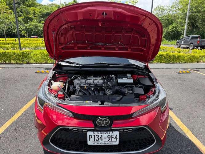 HERMOSO TOYOTA COROLLA 2021 LE BOLSAS FRONTALES BUENAS COLOR ROJO CANDY - Imagen 6