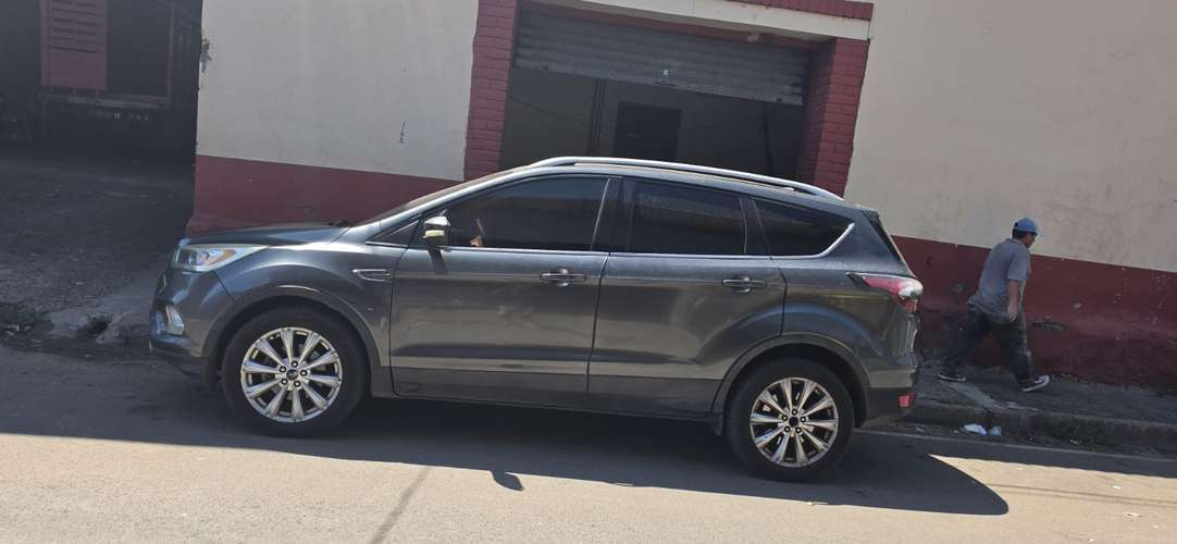 Vendo ford escape 