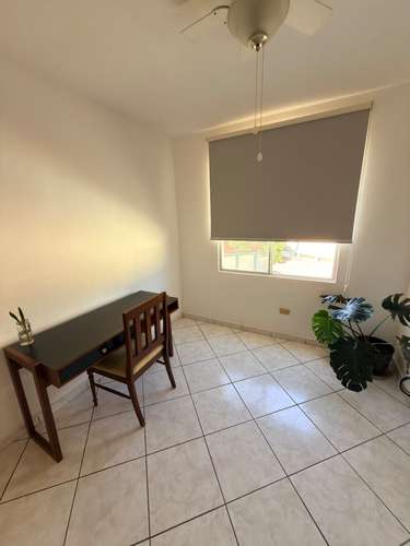  SE ALQUILA APARTAMENTO SIENA SAN BENITO, AMUEBLADO, REMODELADO, tiene 100 mts2, 3 habitaciones, area de servicio, 2 p