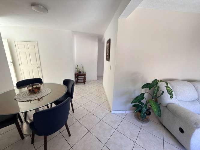  SE ALQUILA APARTAMENTO SIENA SAN BENITO, AMUEBLADO, REMODELADO, tiene 100 mts2, 3 habitaciones, area de servicio, 2 p