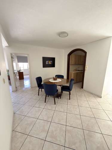  SE ALQUILA APARTAMENTO SIENA SAN BENITO, AMUEBLADO, REMODELADO, tiene 100 mts2, 3 habitaciones, area de servicio, 2 p