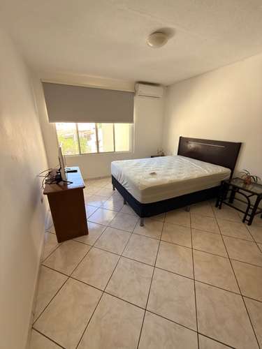  SE ALQUILA APARTAMENTO SIENA SAN BENITO, AMUEBLADO, REMODELADO, tiene 100 mts2, 3 habitaciones, area de servicio, 2 p