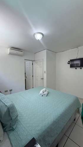 Alquiler de apartamento full amueblado Av. La Capilla de San Benito| Patio | 3 hab.| Hab. Serv.| a/c |$1300/mes.