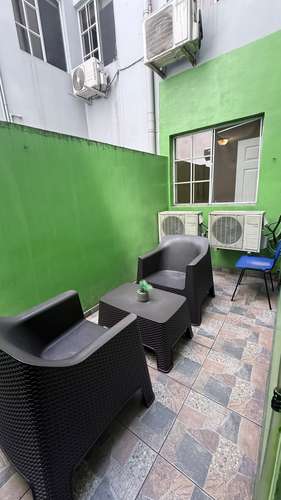 Alquiler de apartamento full amueblado Av. La Capilla de San Benito| Patio | 3 hab.| Hab. Serv.| a/c |$1300/mes.