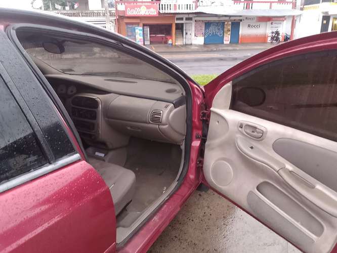 VENDO BONITO DODGE NEON 2005 TRANSMISIÓN AUTOMÁTICA  EN ILOPANGO  $1,900 NEGOCIABLE  MAS INFO AL   WHATSAPP ATSA