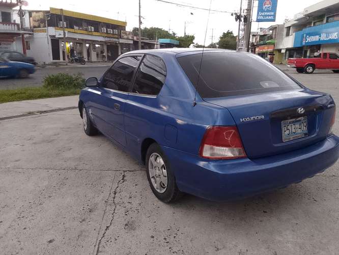 VENDO HIUNDAY ACCENT AÑO 2002 TRANSMISIÓN STANDAR  CON A/C FUNCIONANDO EN ILOPANGO   CON WHATSAPP  $2,700 NEG