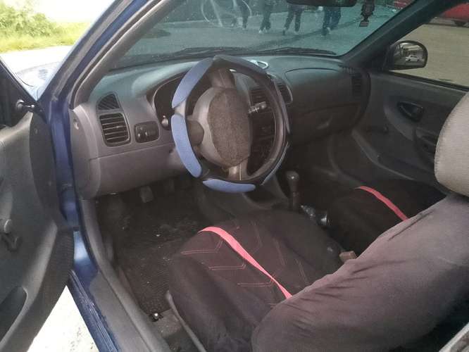VENDO HIUNDAY ACCENT AÑO 2002 TRANSMISIÓN STANDAR  CON A/C FUNCIONANDO EN ILOPANGO   CON WHATSAPP  $2,700 NEG