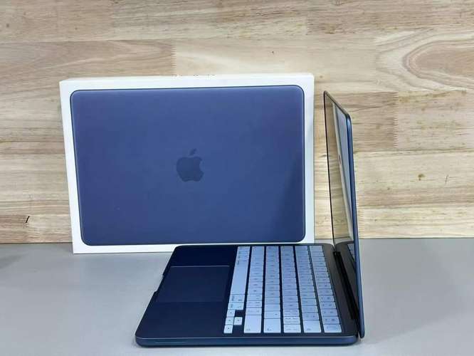 MacBook Neo 13