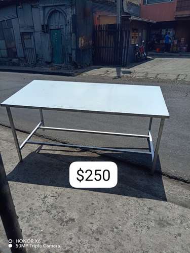 Mesa de trabajo superficie de acero inoxidable 190cm de largo*90cm de ancho
