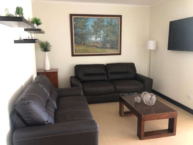  SE ALQUILA APARTAMENTO PUERTA LOS FAROS, SAN BENITO, AMUEBLADO  Tiene 138 m²  Sala y comedor con AC  Baño social Coci - Imagen 2