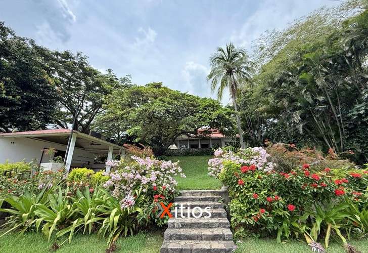Venta de Casa en Lago de Coatepeque SG