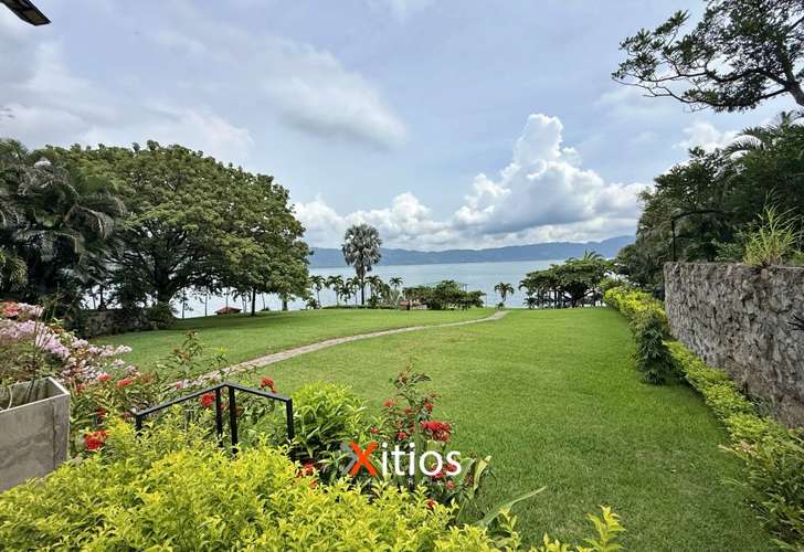 Venta de Casa en Lago de Coatepeque SG