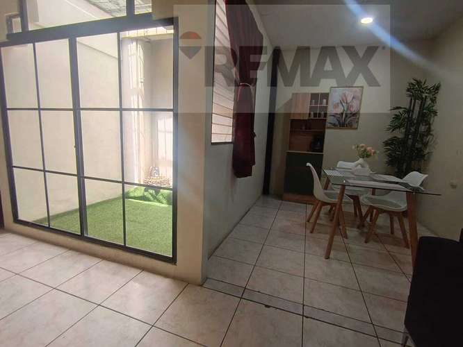 HERMOSA CASA EN VENTA EN RESIDENCIAL SANTA LUCÍA II, SANTA ANA! - Imagen 7