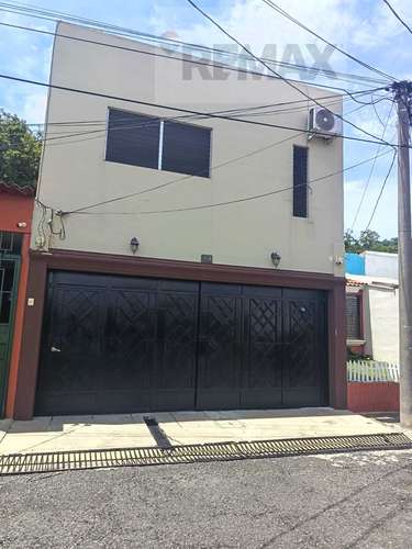 HERMOSA CASA EN VENTA EN RESIDENCIAL SANTA LUCÍA II, SANTA ANA!
