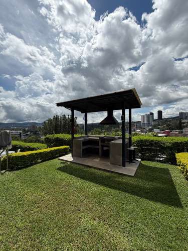  SE ALQUILA APARTAMENTO LA LOMA ESCALÓN SIN MUEBLES,  Tiene 220 m² de construcción Elegante sala y comedor. Cocina de 