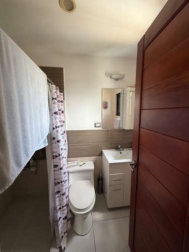  SE ALQUILA APARTAMENTO LA LOMA ESCALÓN SIN MUEBLES,  Tiene 220 m² de construcción Elegante sala y comedor. Cocina de 