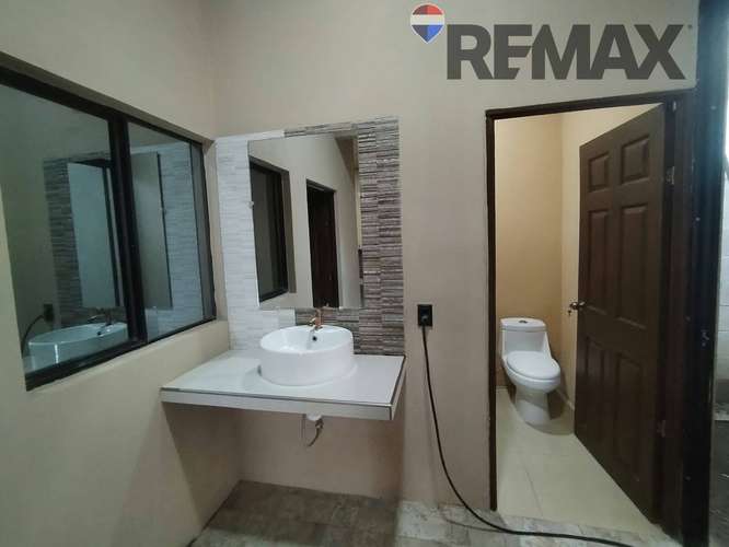 Hermosa y moderna casa familiar a estrenar, ubicada a tan solo 5 minutos de Metrocentro Lourdes. - Imagen 8