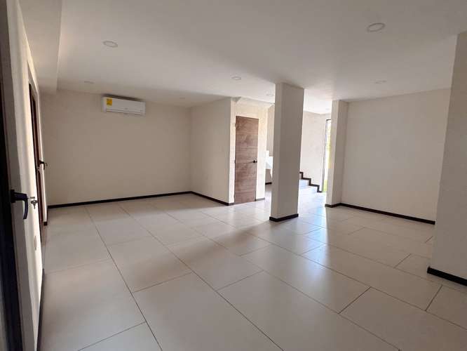 A estrenar en Premier Zaragoza | 3 vehículos| 3 hab | 4 A/C y jardín - Imagen 2