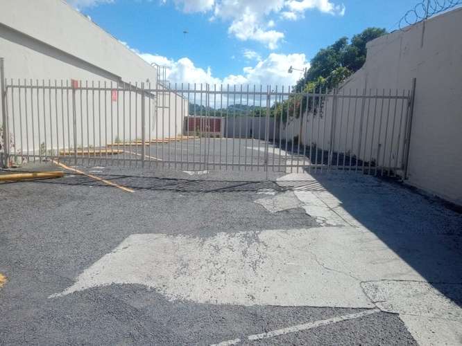 Se Alquila LOCAL comercial en Ciudad Merliot, Santa Tecla, con amplio estacionamiento.  - Imagen 3