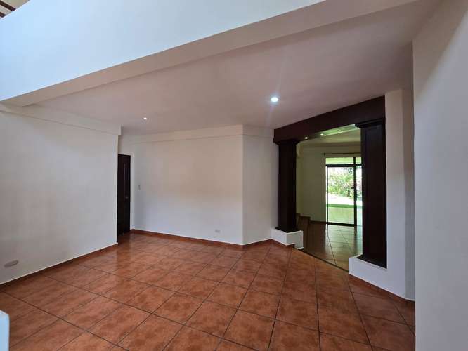 SE VENDE CASA CUMBRES DE CUSCATLÁN, PRIVADO, Tiene 643 v2 de terreno y 440 mts2 de construcción  4 habitaciones  - Imagen 16
