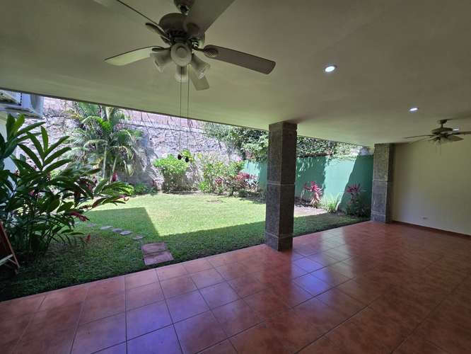 SE VENDE CASA CUMBRES DE CUSCATLÁN, PRIVADO, Tiene 643 v2 de terreno y 440 mts2 de construcción  4 habitaciones  - Imagen 18