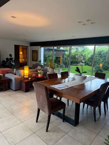 Venta de casa en Santa Tecla