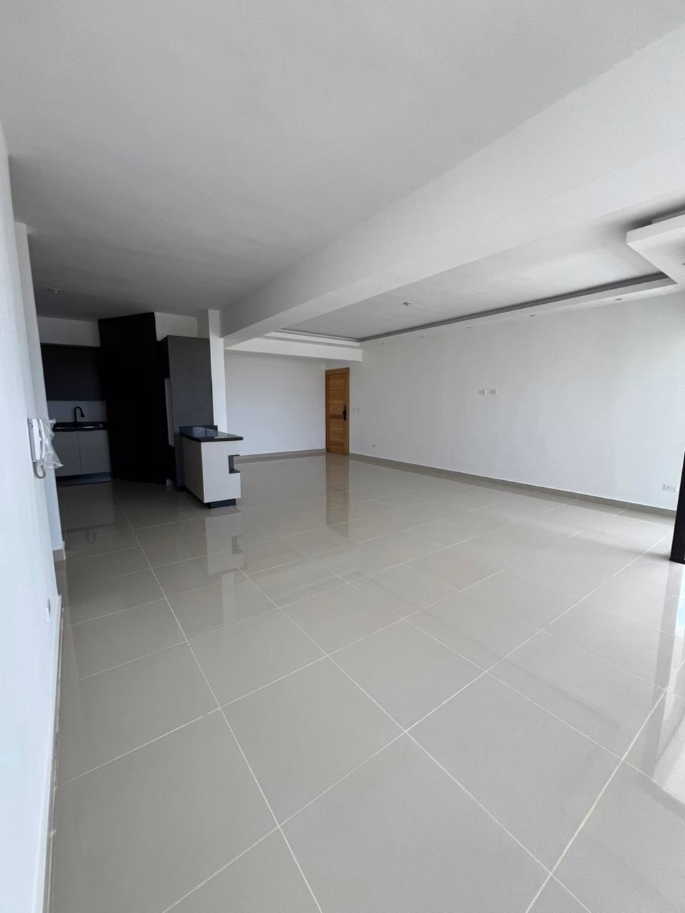 Vendo Apto en San isidro por Coral Mall.