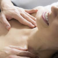 girl therapy and massage Vargas